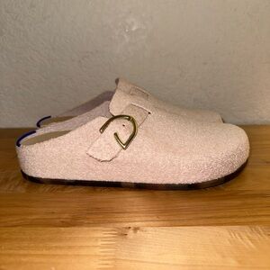 (SOLD) Rothys The Buckle Clog in Ballerina Bouclé Pink Women’s 10 Men’s 9 NEW